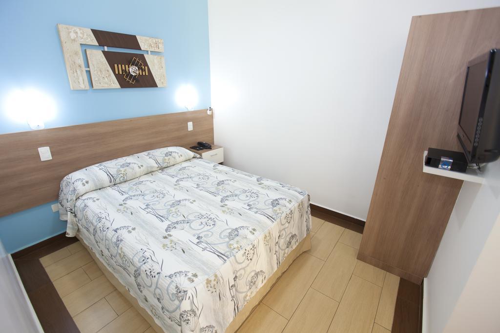 Hotel Oly Plaza 피라시카바 객실 사진